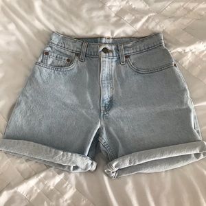 Vintage Levi’s 550 Light Wash Denim Shorts